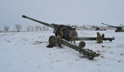 Ukrainian service members operate 2A65 Msta B howitzers